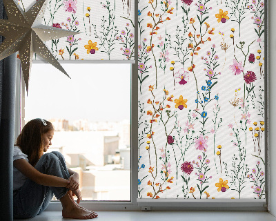 Fensterrollo mit bunten Blumen