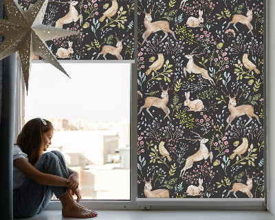 Fensterrollo innen mit Motiven von Rehen, Vögeln und Kaninchen