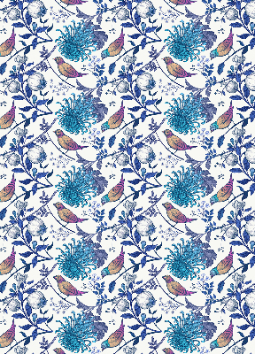Fensterrollo in blauen Baumblüten