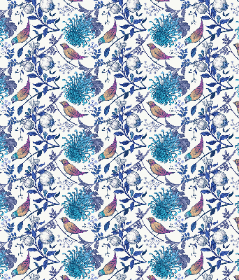 Fensterrollo in blauen Baumblüten