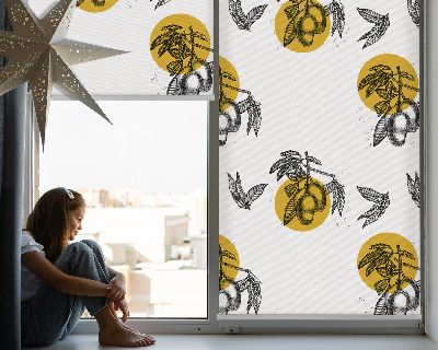 Fensterrollo mit Früchten und gelben Kreisen