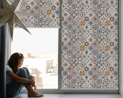 Fensterrollo innen mit dekorativen Rauten