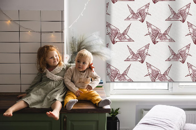 Fensterrollo mit Origami-Schwanen-Motiv