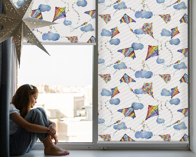 Rollo Fenster mit bunten Drachen