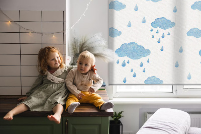 Rollo Fenster mit Wolken und Regen