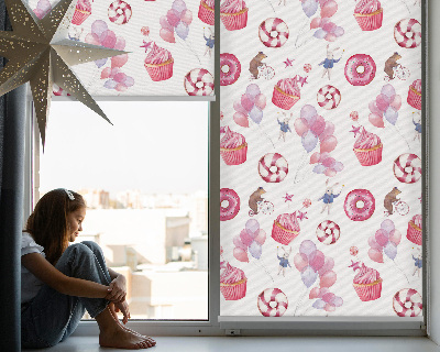 Fensterrollo mit rosa Luftballons, Donuts und Häschen