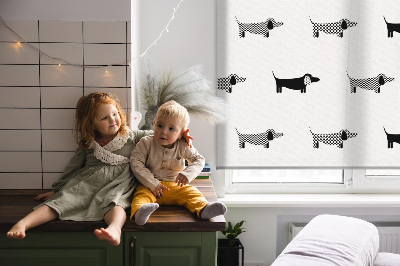 Fensterrollo innen mit gezeichneten Hunden