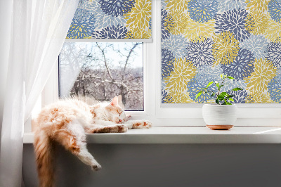 Fensterrollo mit bemalten Pflanzen