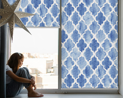 Fensterrollo mit gemaltem Muster