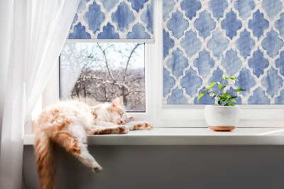 Fensterrollo mit gemaltem Muster