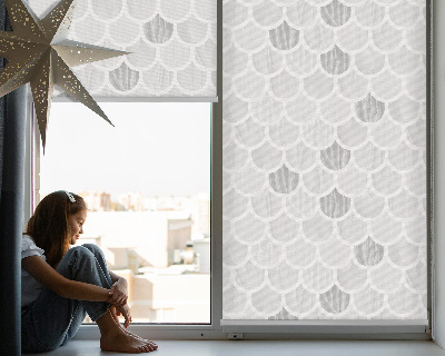 Fensterrollo in Graustufen