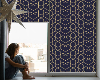 Fensterrollo mit 3D-Würfel-Muster