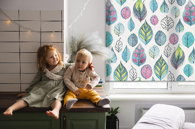 Rollo Fenster mit bunten Blättern