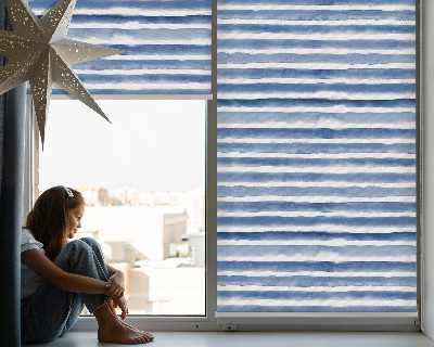 Fensterrollo innen mit aufgemalten blauen Streifen