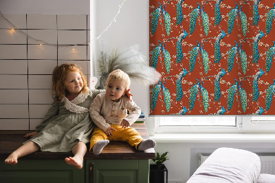 Rollo Fenster mit Pfauen auf den Zweigen