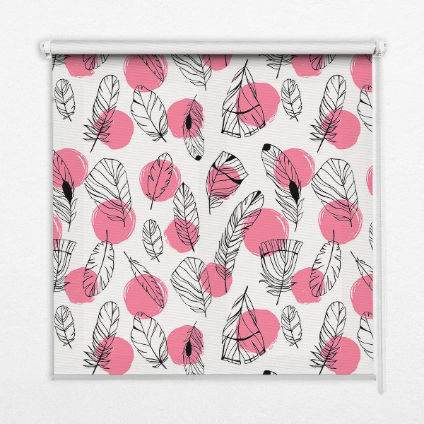 Rollofenster mit Federn und rosa Punkten