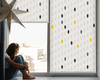Fensterrollo mit bunten Körnern