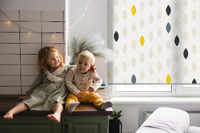 Fensterrollo mit bunten Körnern