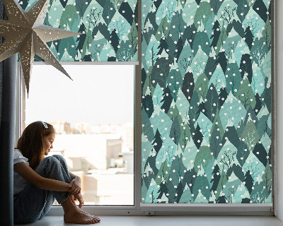 Fensterrollo innen mit Waldmotiv und fallendem Schnee