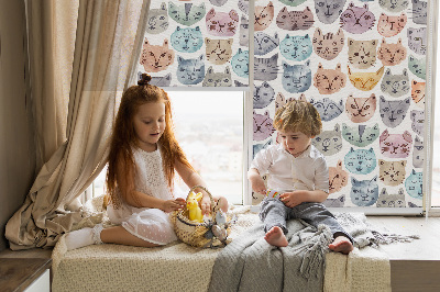 Rollo fenster mit bunten Katzengesichtern
