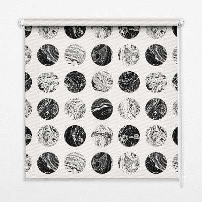 Fensterrollo aus Graniträdern