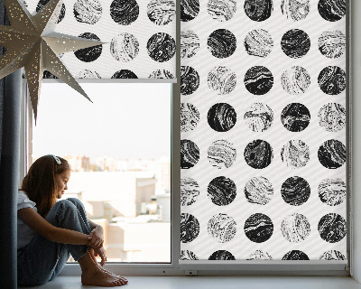 Fensterrollo aus Graniträdern