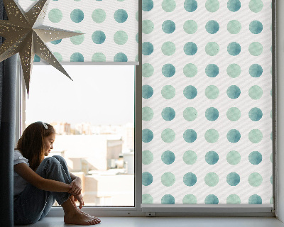 Fensterrollo in Türkis mit Punkten auf weißem Hintergrund