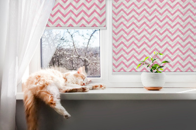 Fensterrollo innen in rosa mit Zickzacklinien in horizontaler Anordnung