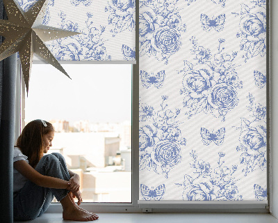 Rollo Fenster in Blau mit Blumen- und Schmetterlingsmotiv