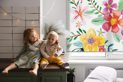 Fensterrollo innen mit gemalten Blumen