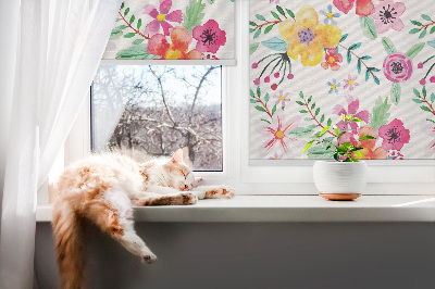 Fensterrollo innen mit gemalten Blumen