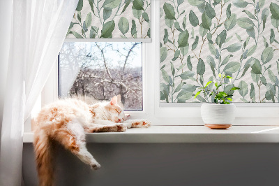 Fensterrollo mit Blättern an den Zweigen