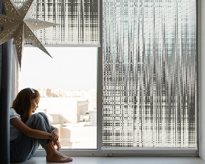 Fensterrollo innen als Spiegelabstraktion
