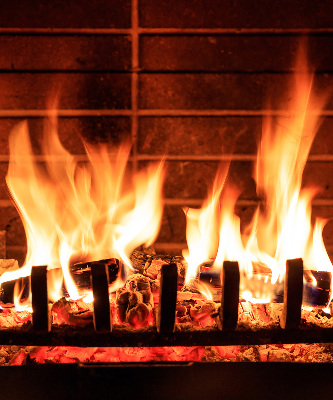 Kamin für das Fensterrollo