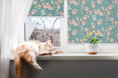 Fensterrollo mit Vogelmotiv zwischen den Zweigen