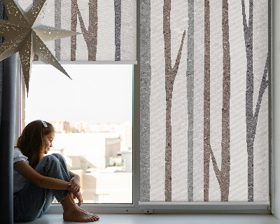 Fensterrollo mit Baumstämmen-Motiv
