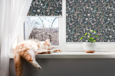 Rollo Fenster mit Blumenranken