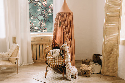 Rollo Fenster mit Blumenmotiv am Baum