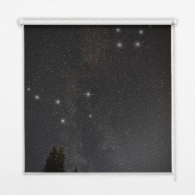 Fensterrollo mit Sternenmuster am Himmel