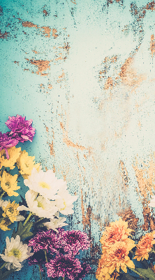 Fensterrollo innen mit Blumenmuster auf blauem Hintergrund