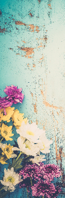 Fensterrollo innen mit Blumenmuster auf blauem Hintergrund