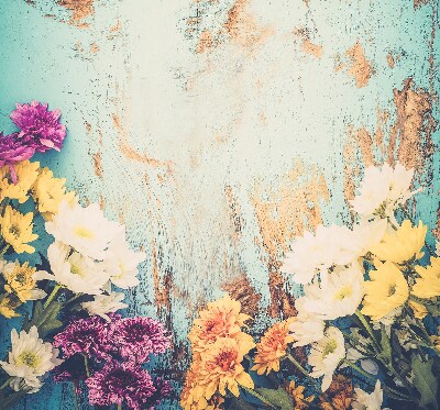 Fensterrollo innen mit Blumenmuster auf blauem Hintergrund