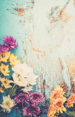 Fensterrollo innen mit Blumenmuster auf blauem Hintergrund
