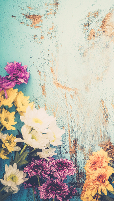 Fensterrollo innen mit Blumenmuster auf blauem Hintergrund