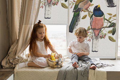Fenster Rollo innen mit Vögel auf den Zweigen