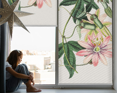 Rollo Fenster in rosa Farbe mit Blumenmotiv