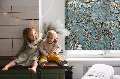 Fenster Rollo mit Zweigen auf blauem Hintergrund