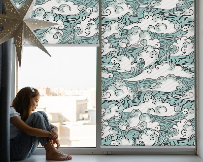 Verdunkelungsrollo mit Motiv von Wolken und Wind