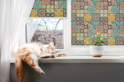 Verdunkelungsrollo mit buntem Mandala-Motiv