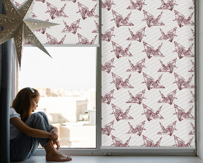 Fenster Rollo mit Origami-Schwänen als Design
